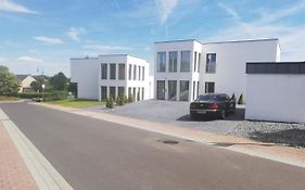 eifel24, neues und modernes Appartement mit Dachterrasse